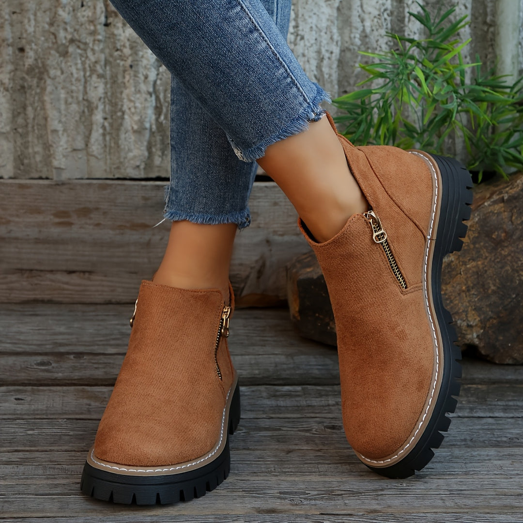 Mealla | Sturdy boots with zip closure