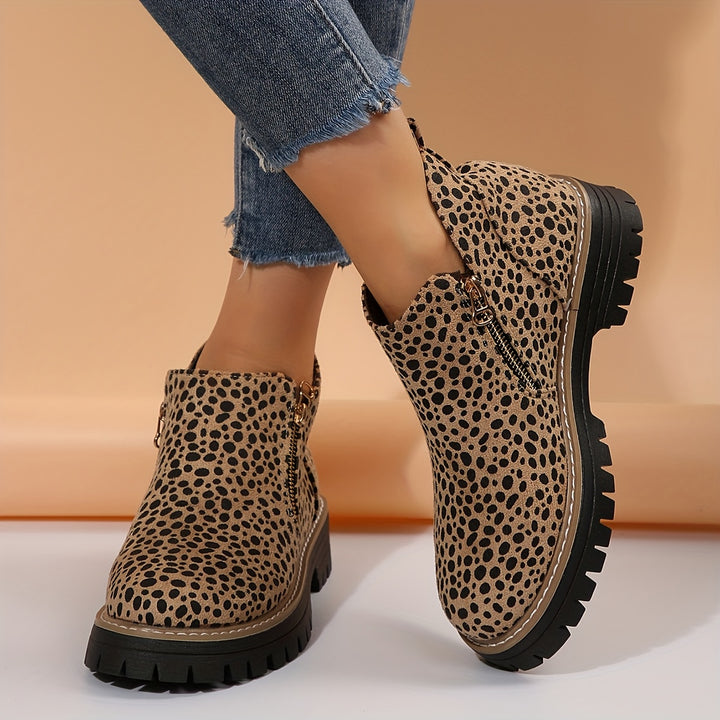 Mealla | Sturdy boots with zip closure