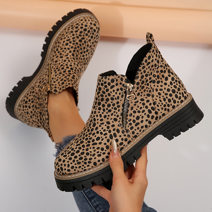 Mealla | Sturdy boots with zip closure