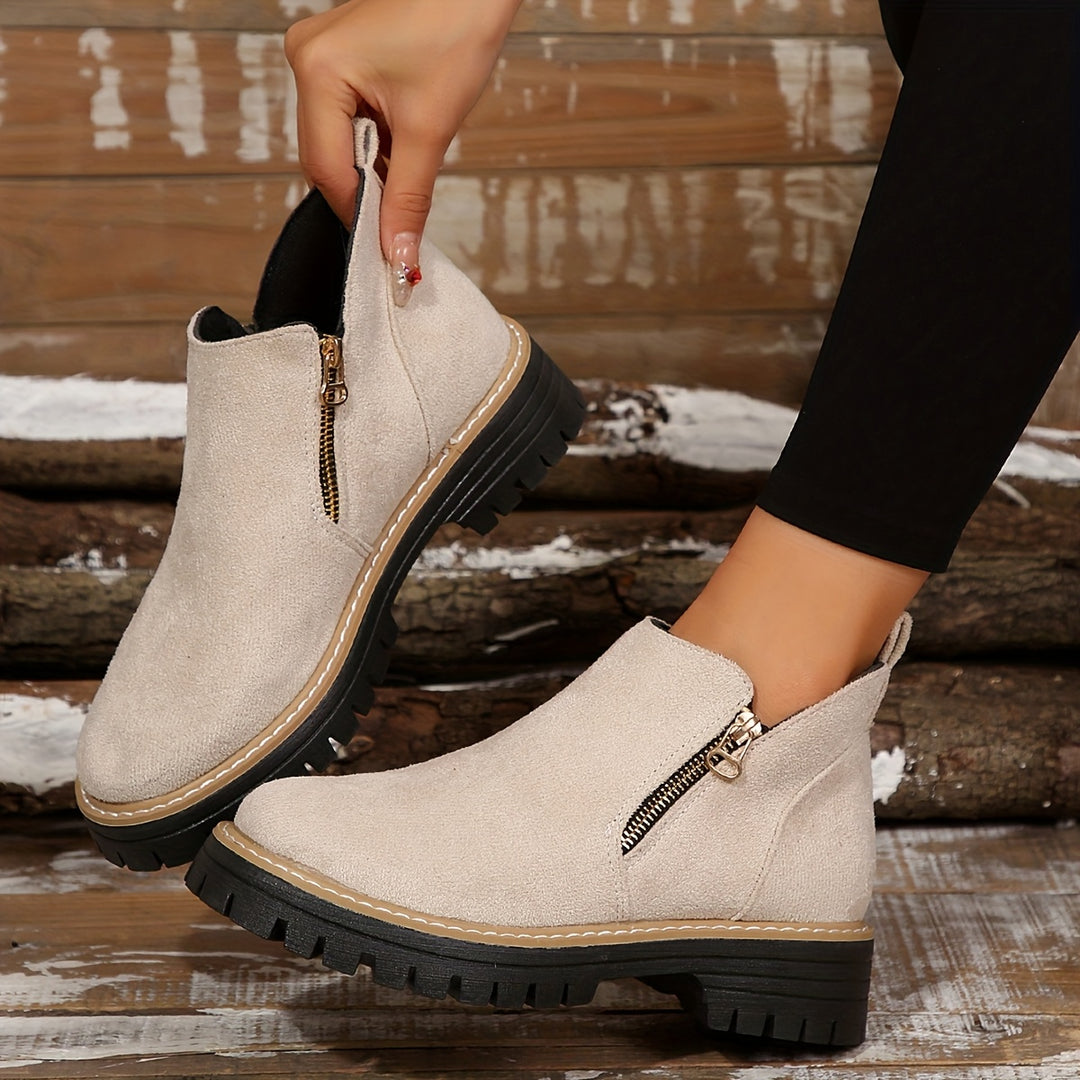 Mealla | Sturdy boots with zip closure