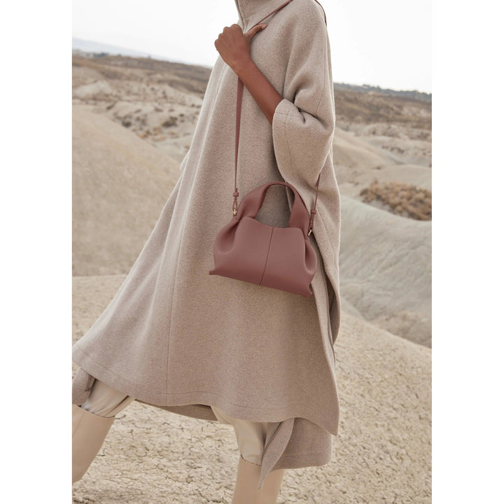 Luna | Myk Skinnveske med Unikt Silhuett