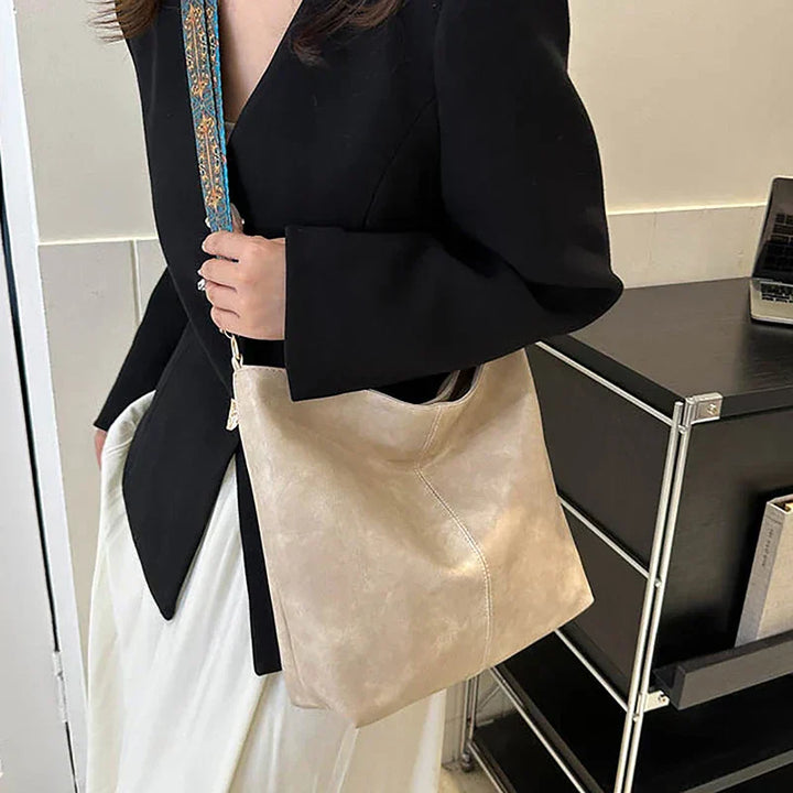 Embjørg | Klassisk skulderveske med justerbar mønstrete stropp