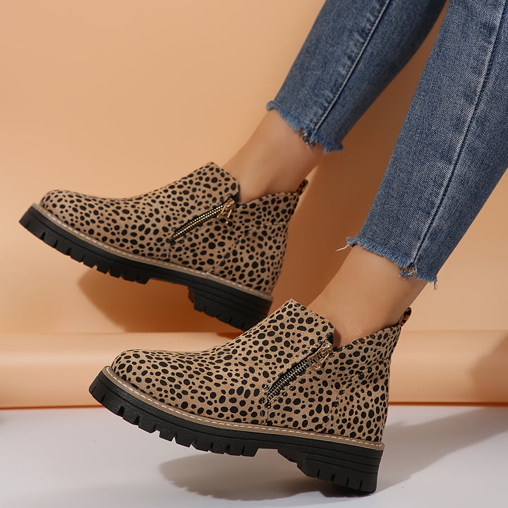 Mealla | Sturdy boots with zip closure