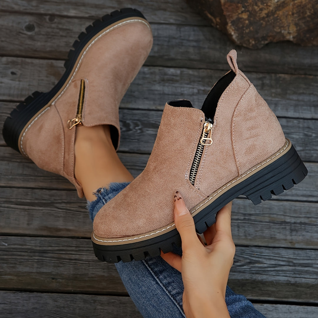 Mealla | Sturdy boots with zip closure