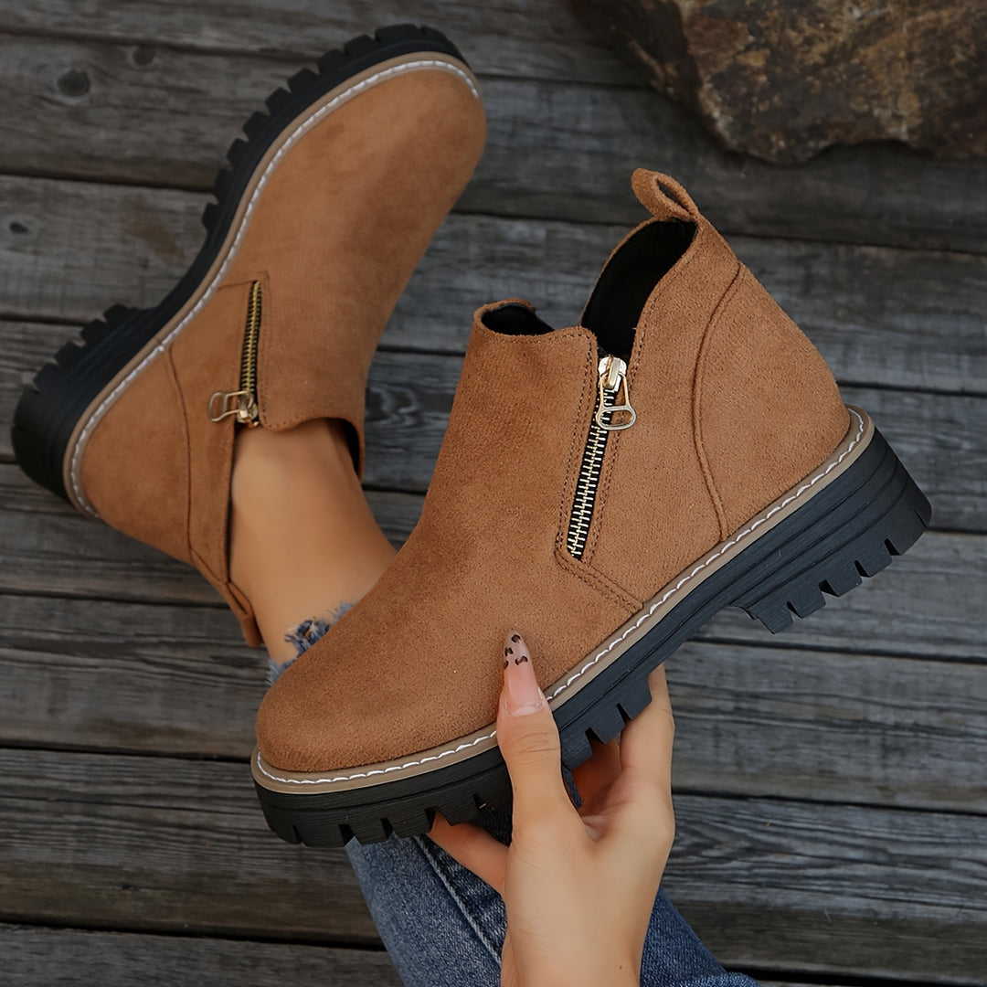 Mealla | Sturdy boots with zip closure